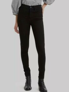 Levi's Classic Black Skinny jeans (Size W27 L30) w/five-pocket & button closure